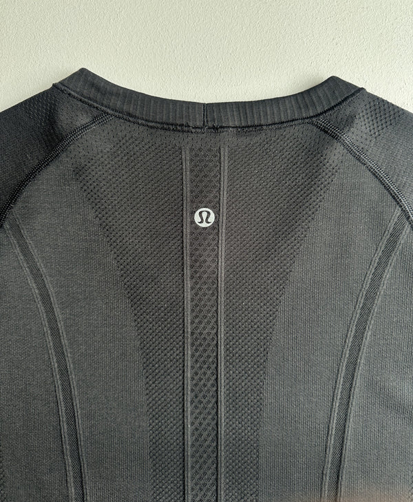 Swiftly Tech Short Sleeve Shirt in Black — preloved Lululemon