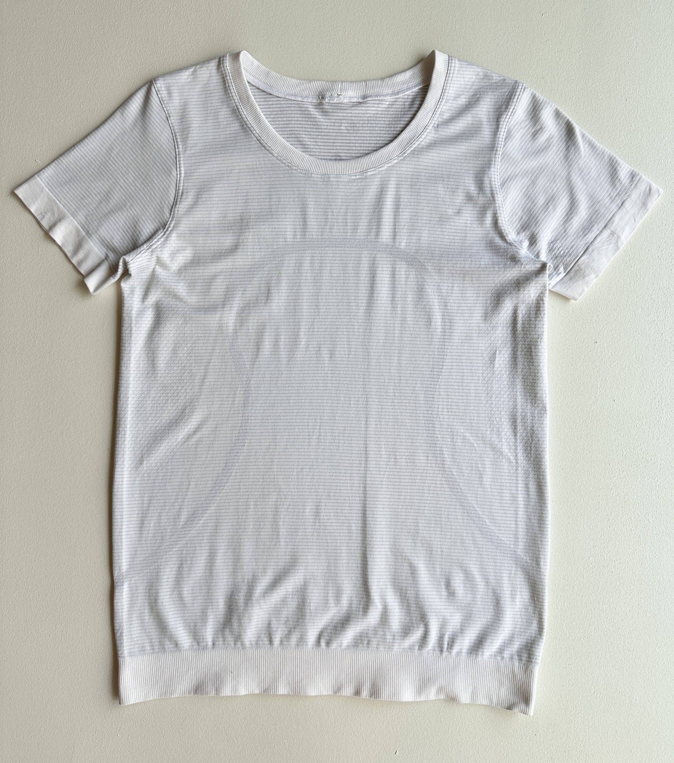 Tier Swiftly Tech Short Sleeve Top in Heather White — preloved Lululemon