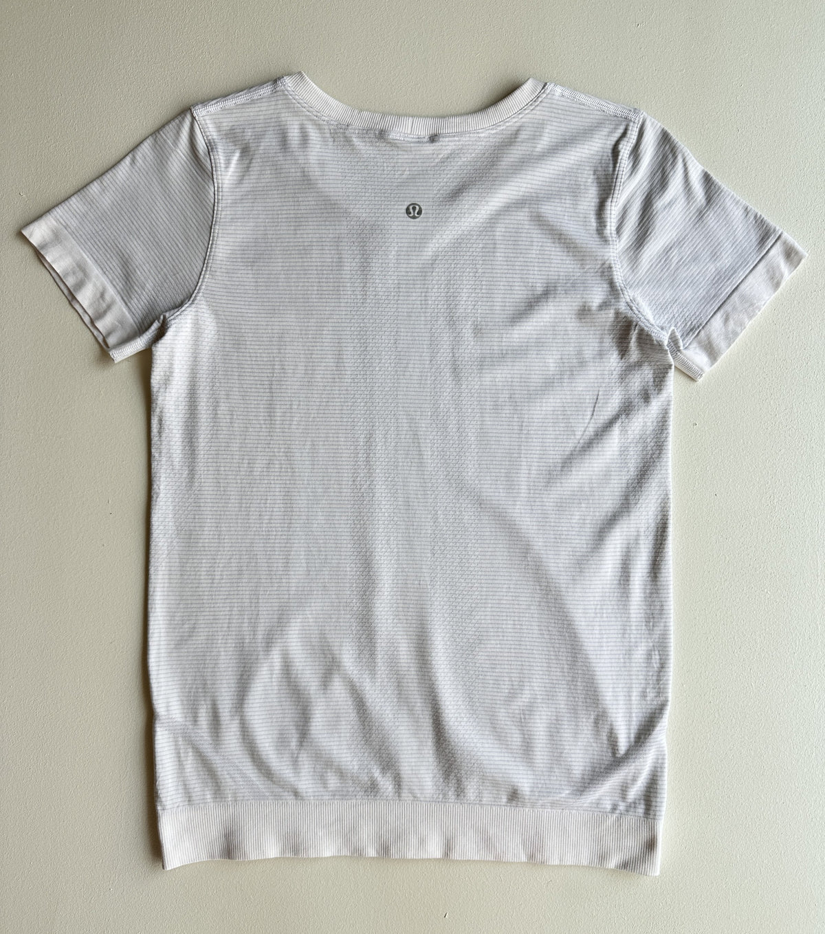 Tier Swiftly Tech Short Sleeve Top in Heather White — preloved Lululemon