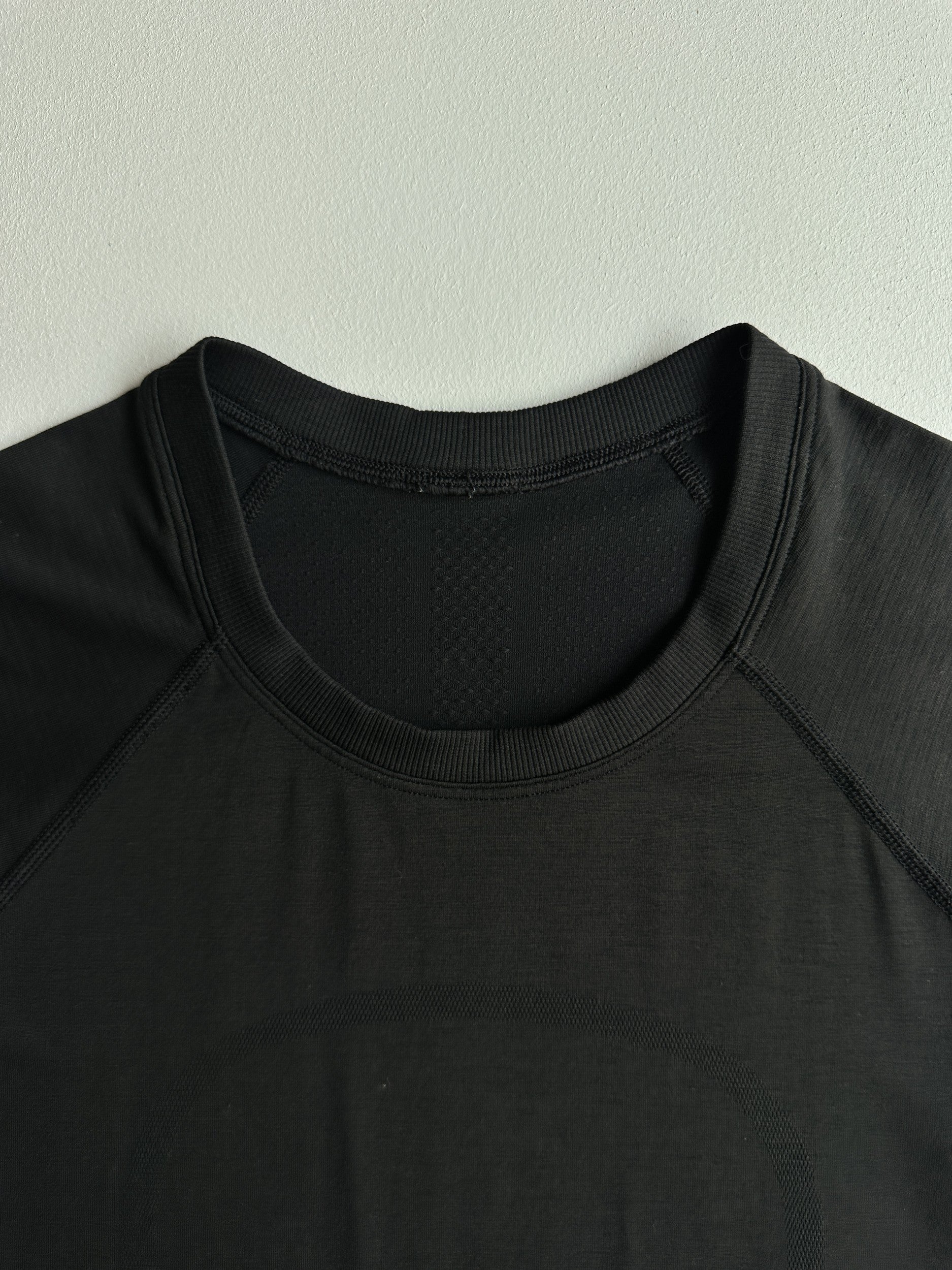 Swiftly Tech Short Sleeve Shirt in Black — preloved Lululemon