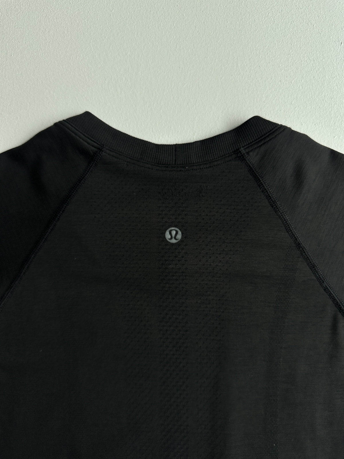 Swiftly Tech Short Sleeve Shirt in Black — preloved Lululemon