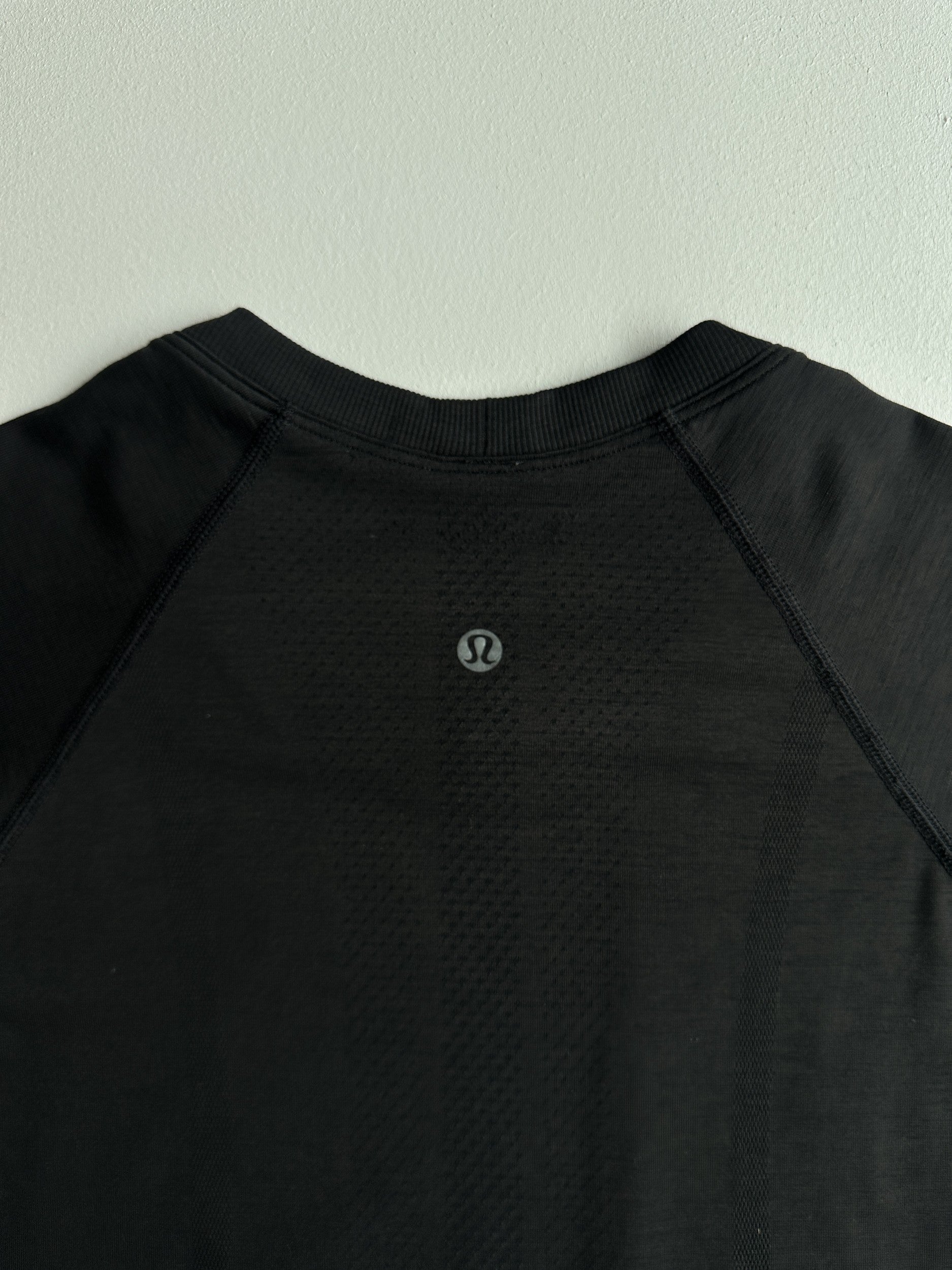 Swiftly Tech Short Sleeve Shirt in Black — preloved Lululemon