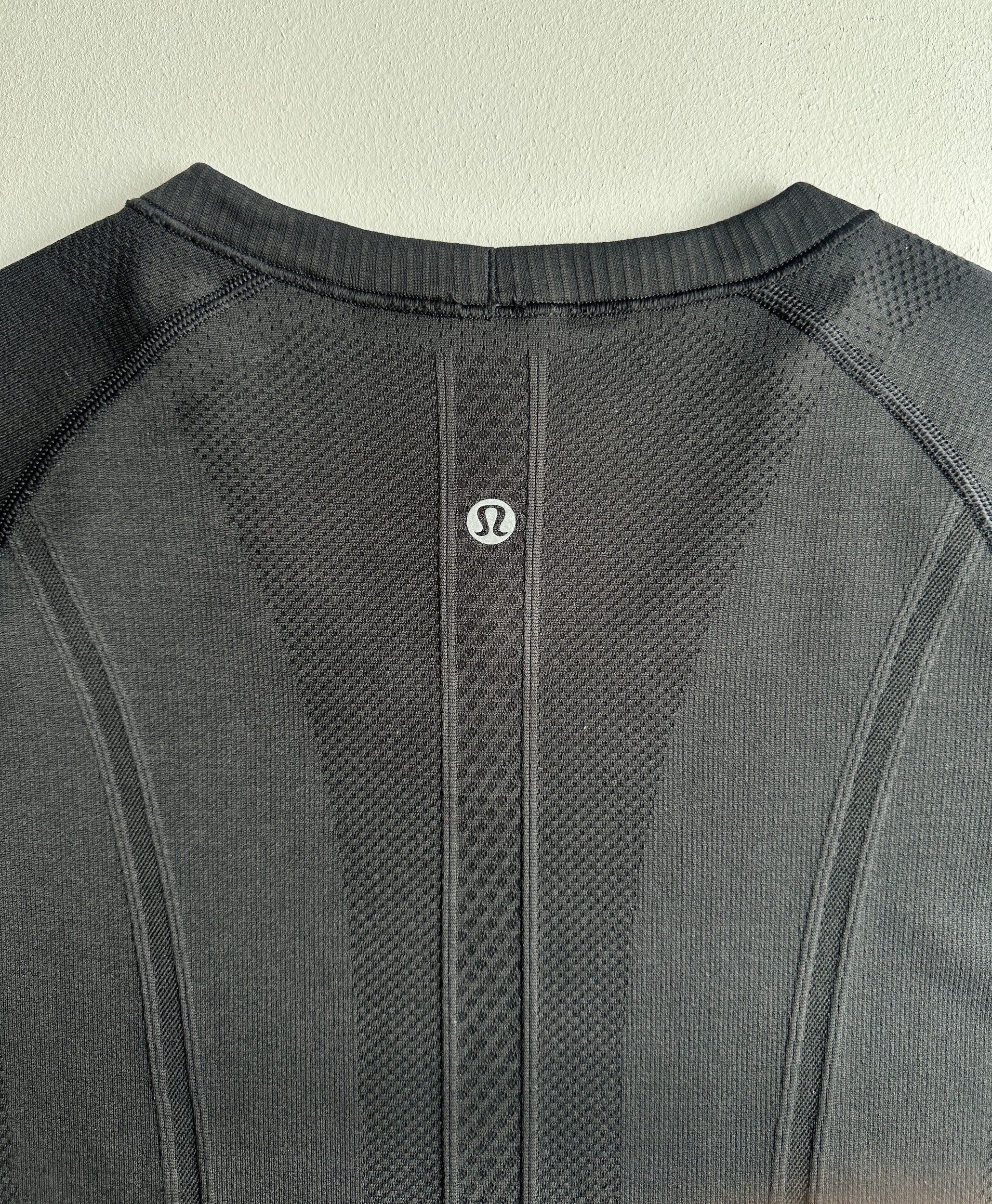 Swiftly Tech Short Sleeve Shirt in Black — preloved Lululemon