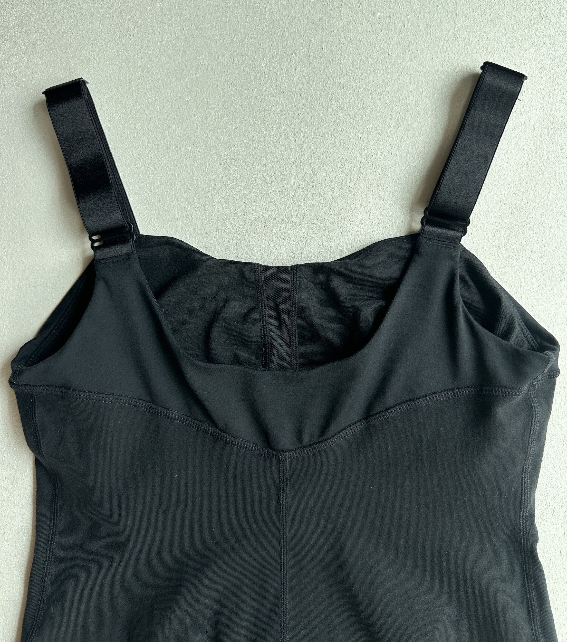 Simply Sleek Tank in Black — preloved Lululemon