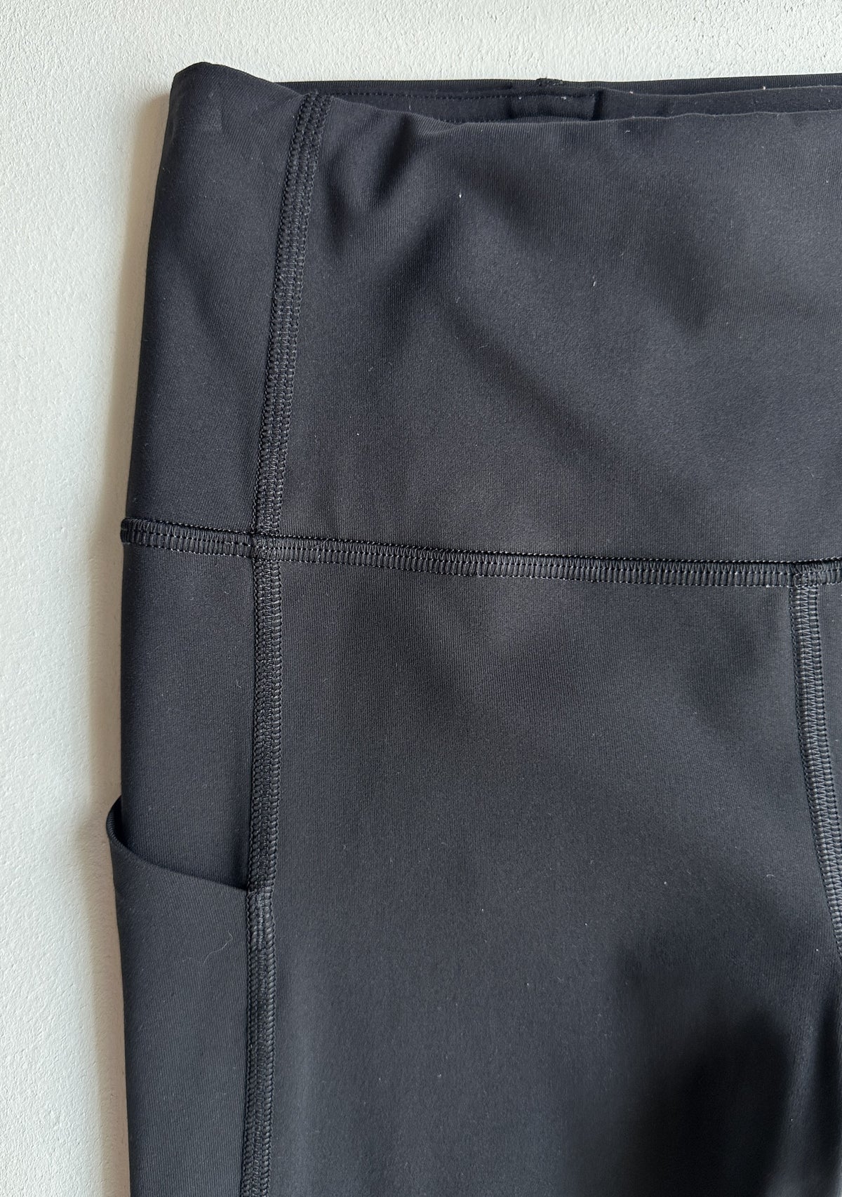 Pace Rival High-Rise Crop 22" in Black — preloved Lululemon